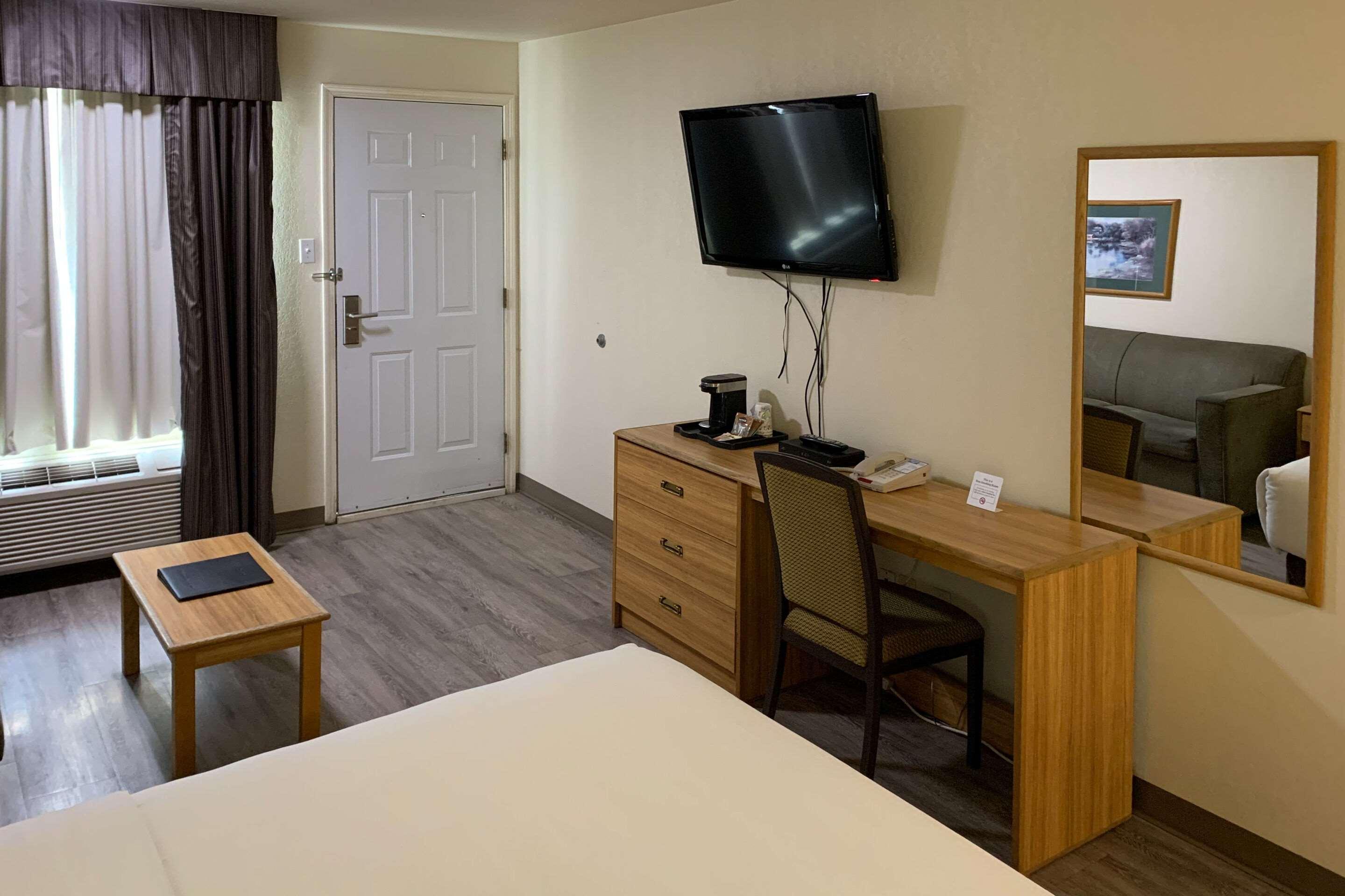 Rodeway Inn Windsor Mill Kültér fotó