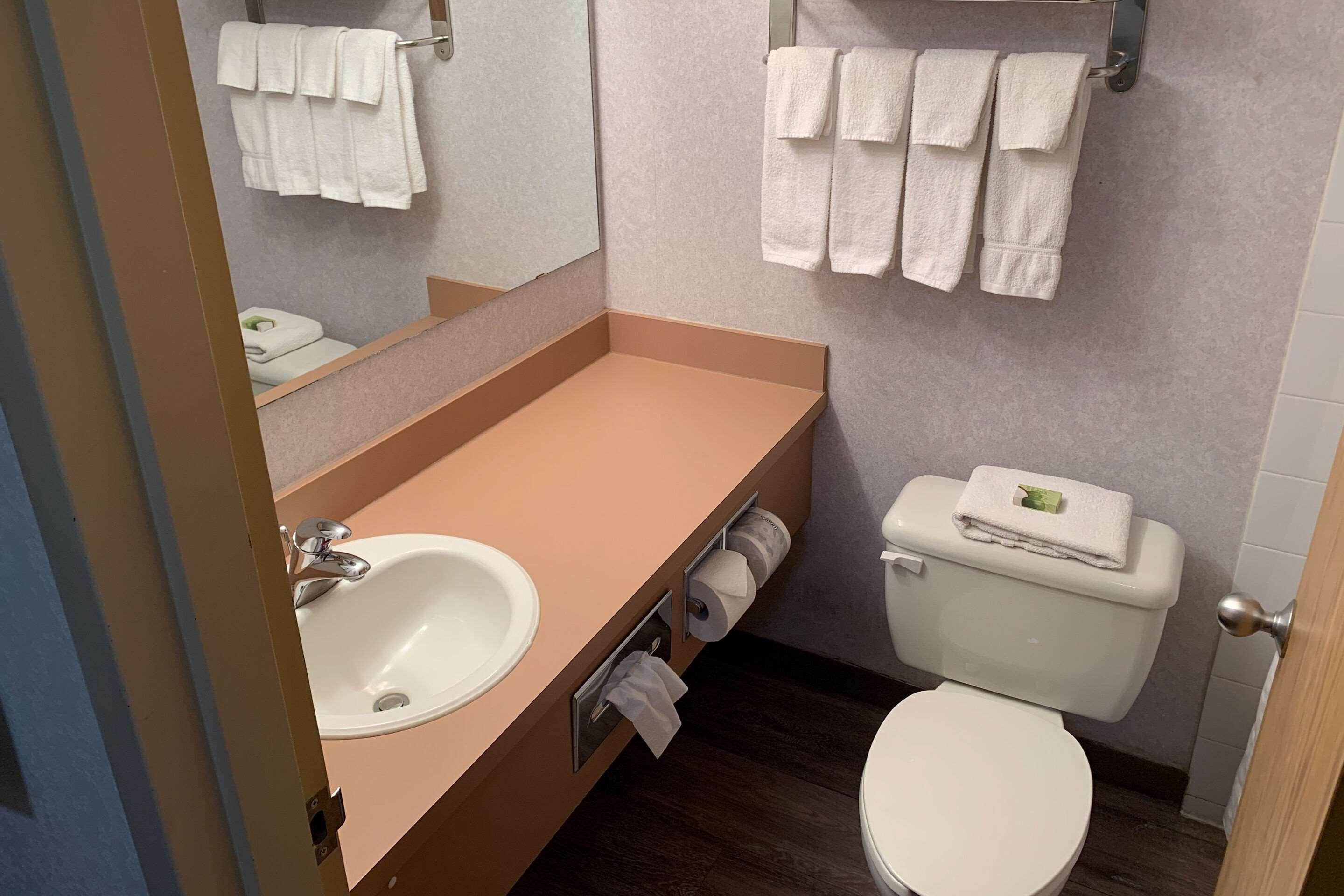 Rodeway Inn Windsor Mill Kültér fotó