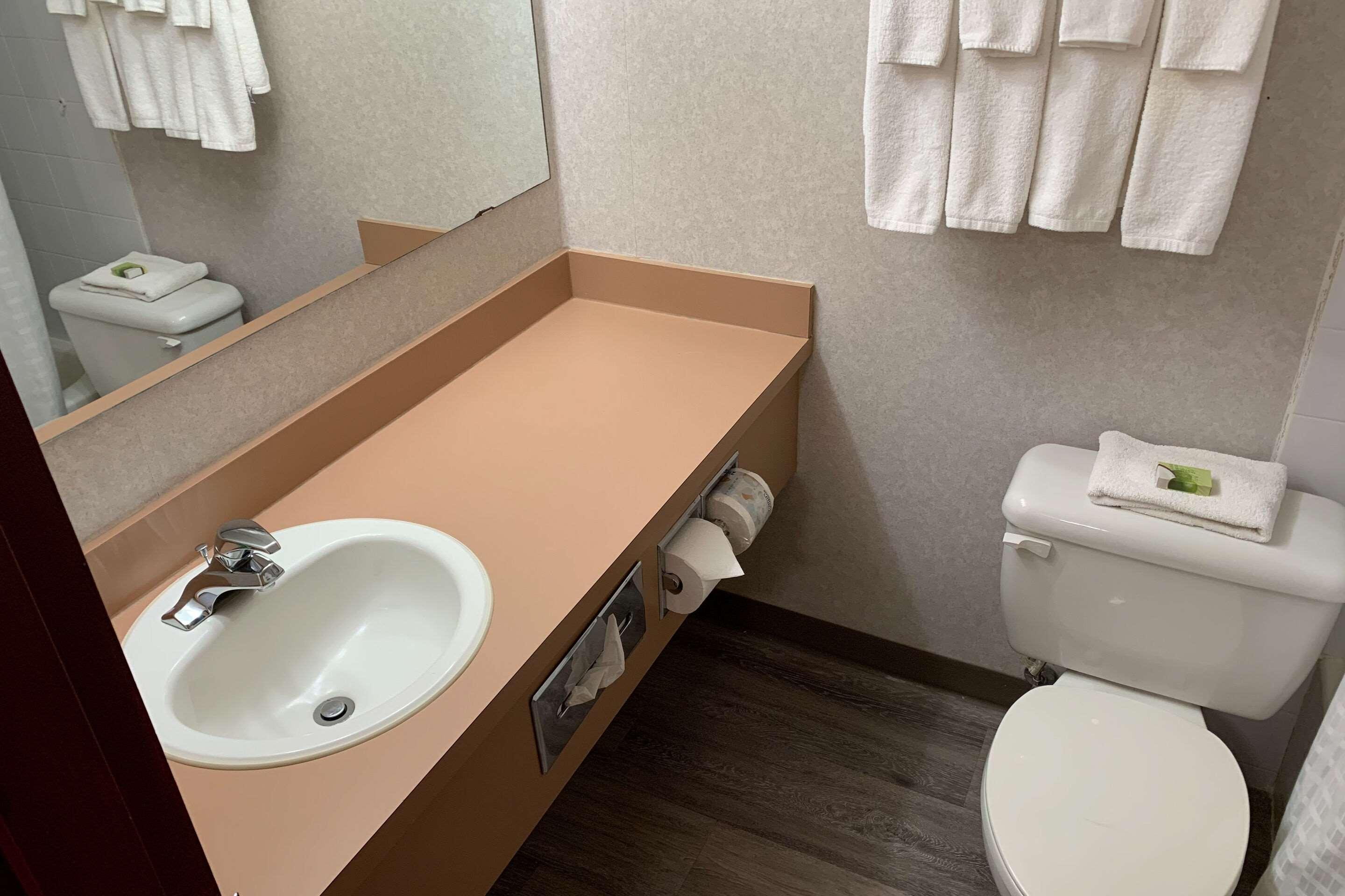 Rodeway Inn Windsor Mill Kültér fotó