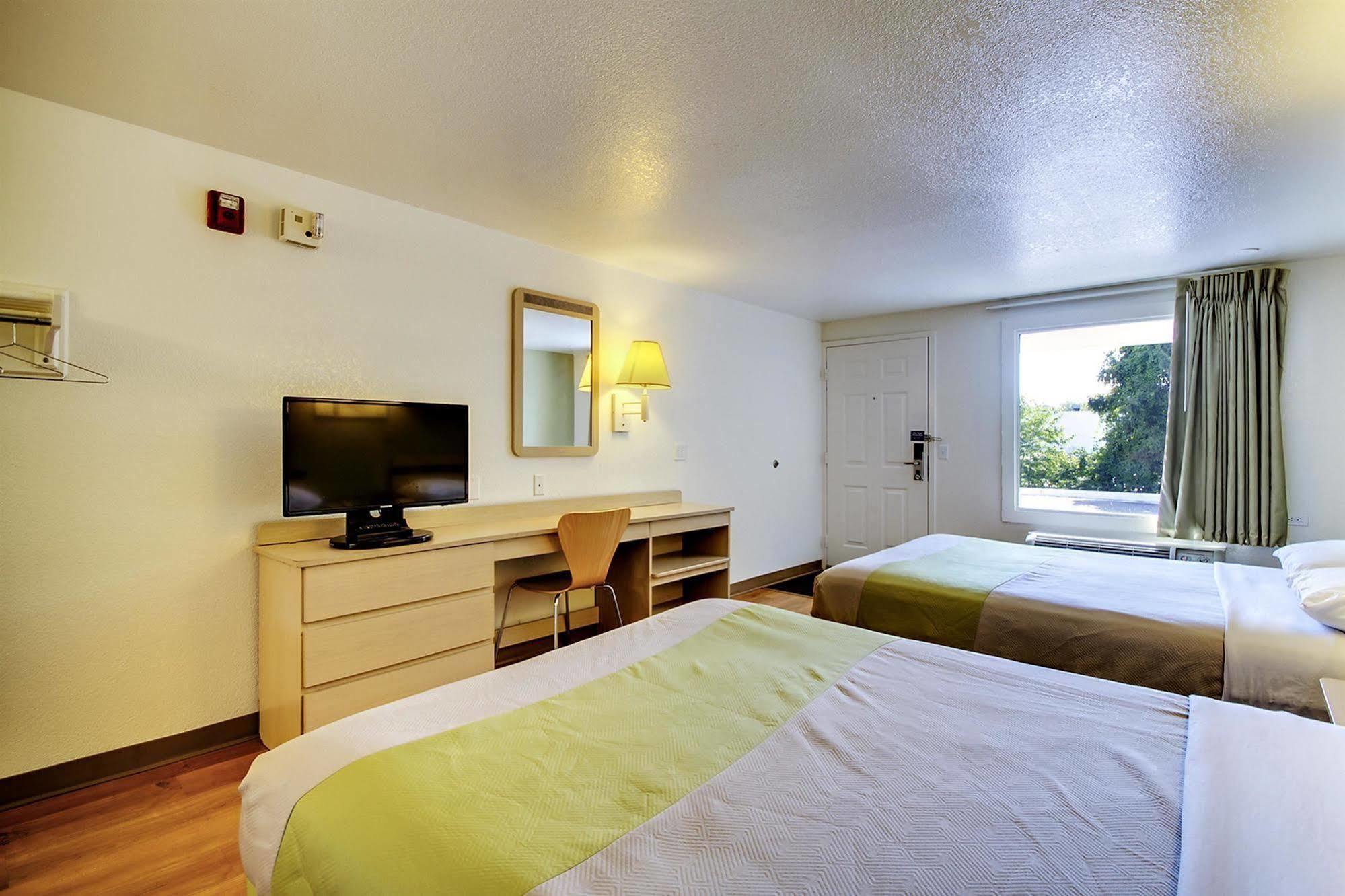 Rodeway Inn Windsor Mill Kültér fotó