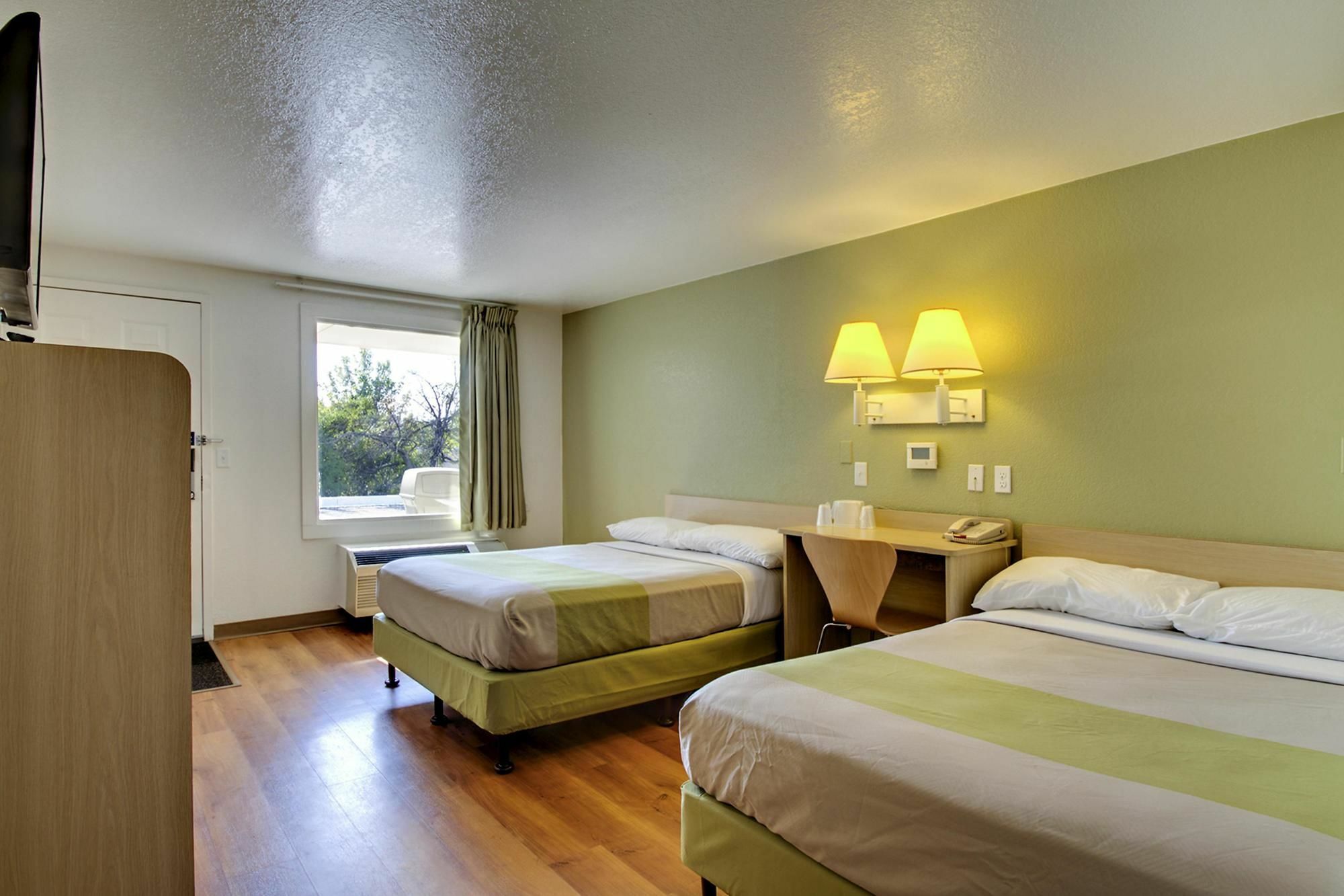 Rodeway Inn Windsor Mill Kültér fotó