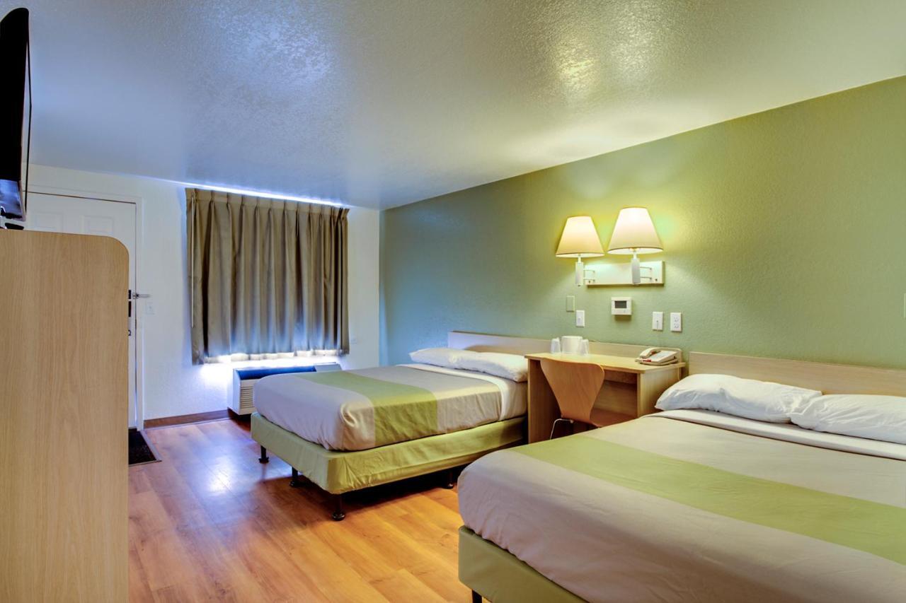 Rodeway Inn Windsor Mill Szoba fotó
